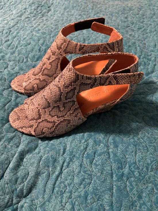 gentle souls Shoes - Gentle Souls by Kenneth Cole Snake Printed Leather Wedges Women's Size 10